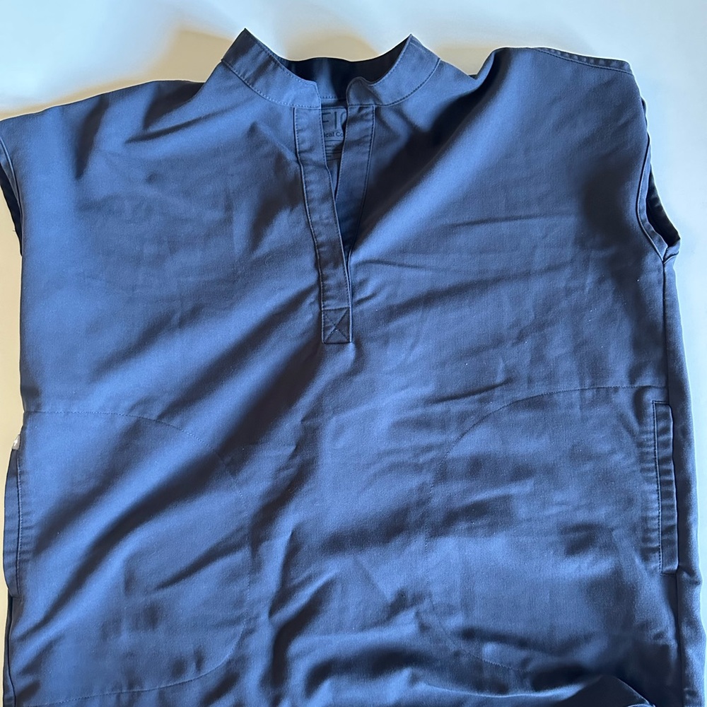 Figs XS scrub top grey